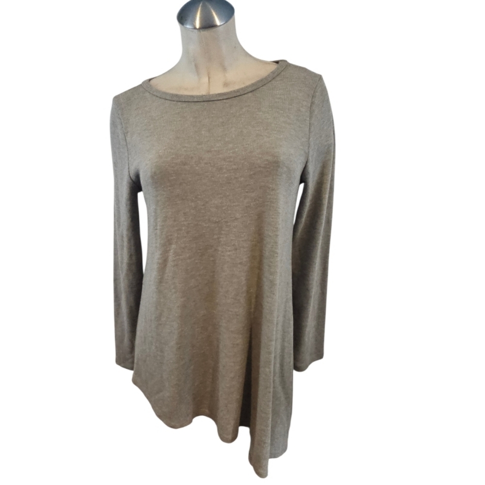 Karen Kane Size L Gray Assymetrical  Knit Top Sweater